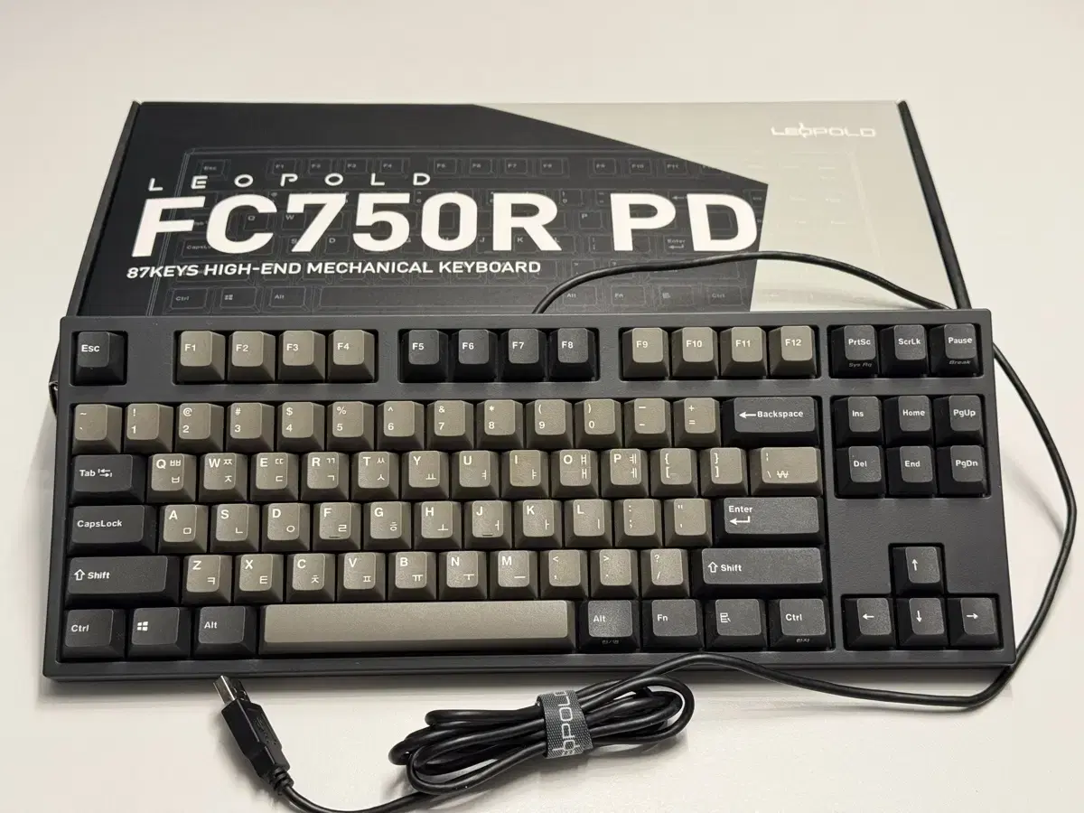 레오폴드 FC750R PD 적축 그라파이트 화이트